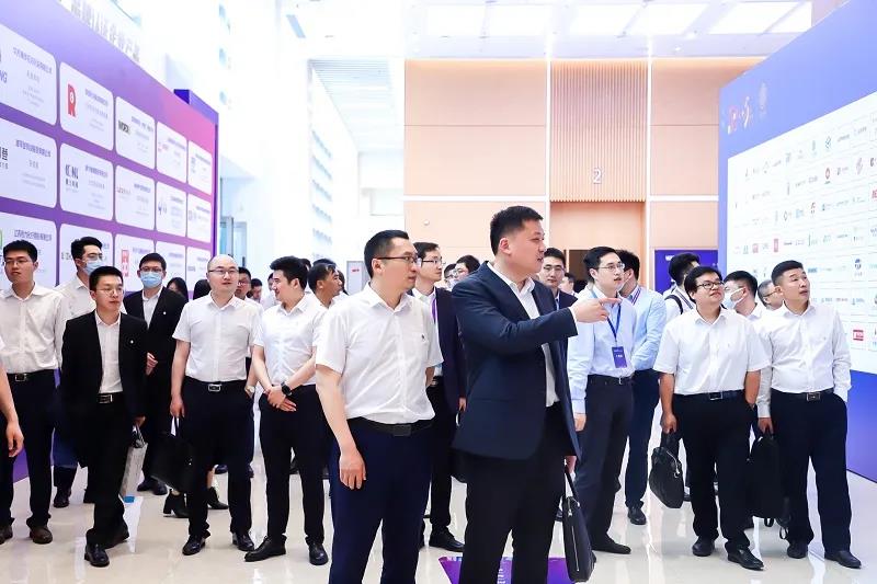 楊市長(zhǎng)、方書記親臨亨通展位 | 2021首屆蘇州超級(jí)產(chǎn)地節(jié)(圖5) 楊市長(zhǎng)、方書記親臨亨通展位 | 2021首屆蘇州超級(jí)產(chǎn)地節(jié)(圖5)